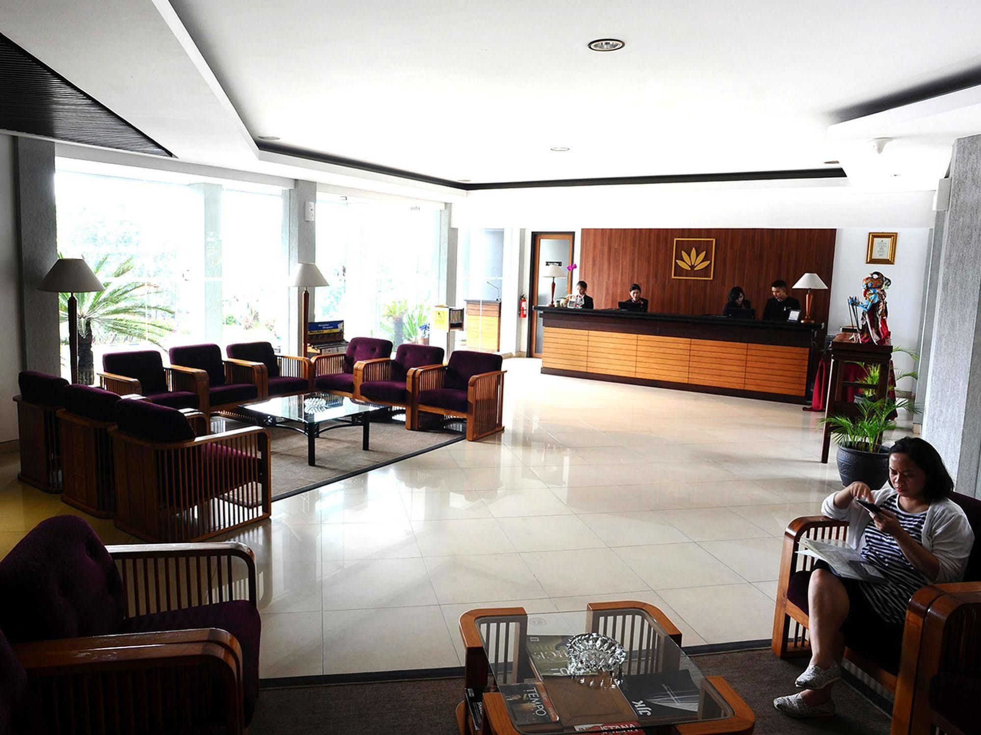 Gumilang Regency Hotel Bandung Esterno foto